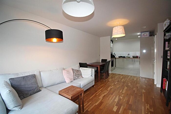 1 Bedroom Flat To Rent In Townsend, - Hermitage Road, Hitchin, SG5