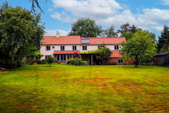 5 Bedroom Detached House For Sale In The Holme, Southwell, NG25