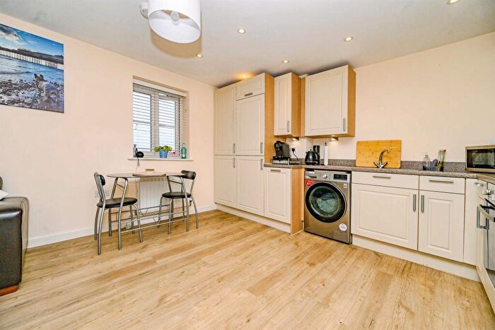 2 Bedroom Flat For Sale In Siskin Drive, Hemel Hempstead, HP3