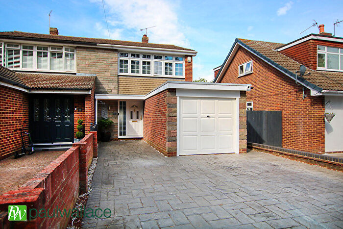 3 Bedroom Semi Detached House For Sale In Huntingdon Close, Turnford, EN10