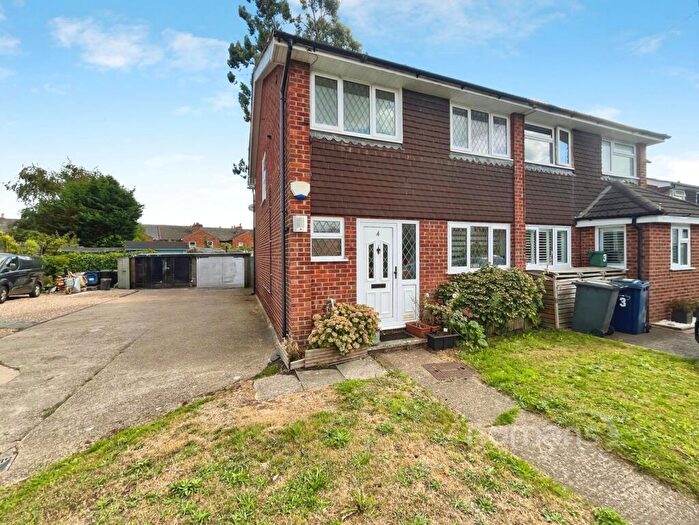 3 Bedroom Semi-Detached House For Sale In Lea Close, Badshot Lea, Farnham, GU9
