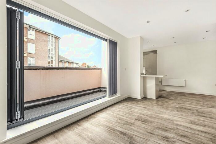 1 Bedroom Flat To Rent In Watlington Street, Reading, Berkshire, RG1