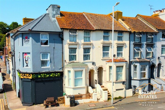 2 Bedroom Maisonette For Sale In Dover Road, Folkestone, CT20
