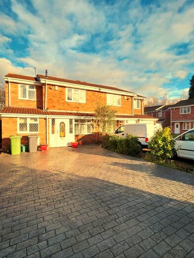 3 Bedroom Semi-Detached House To Rent In Finney Well Close, Bilston, WV14