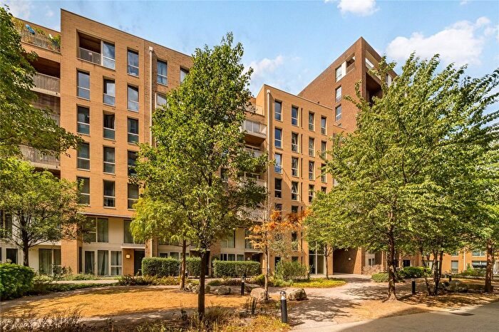 2 Bedroom Flat For Sale In Oxley Square, Bow, London, E3