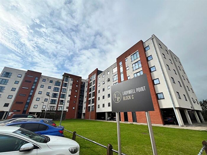 2 Bedroom Flat To Rent In Ladywell Point, Pilgrims Way, Salford, M50
