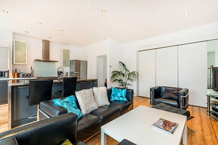 2 Bedroom Maisonette To Rent In Cambridge Gardens, Ladbroke Grove, London, W10