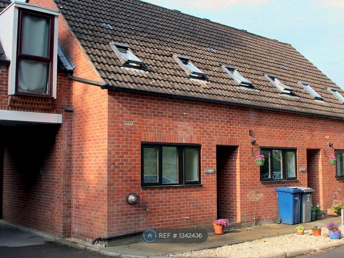 2 Bedroom End Of Terrace House To Rent In Lawnwood Court, Godalming, GU7