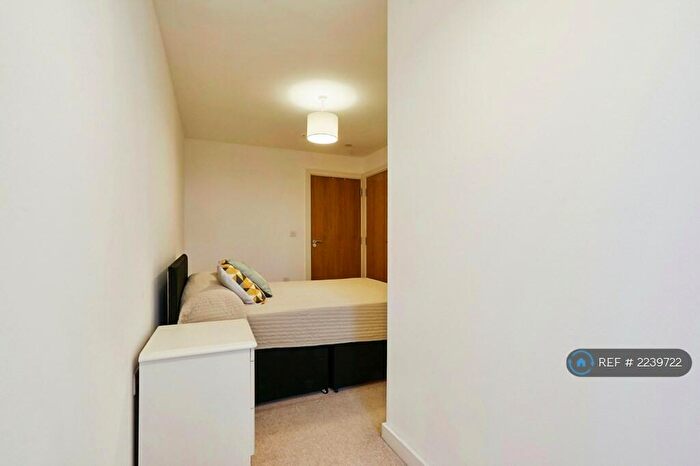 2 Bedroom Flat To Rent In Cross Green Lane, Leeds, LS9