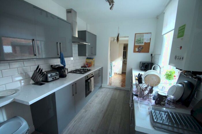 3 Bedroom Terraced House To Rent In Lorne Road, Leicester, LE2