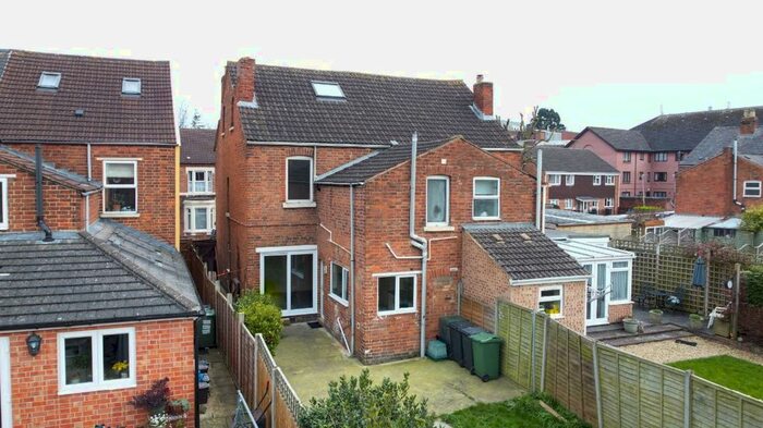 4 Bedroom Semi-Detached House To Rent In Henry Road, Gloucester, GL1