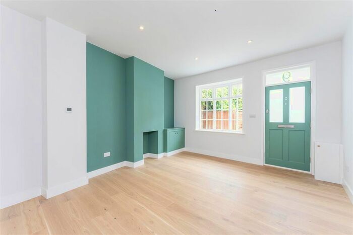 2 Bedroom Cottage To Rent In Warwick Place, Ealing, W5