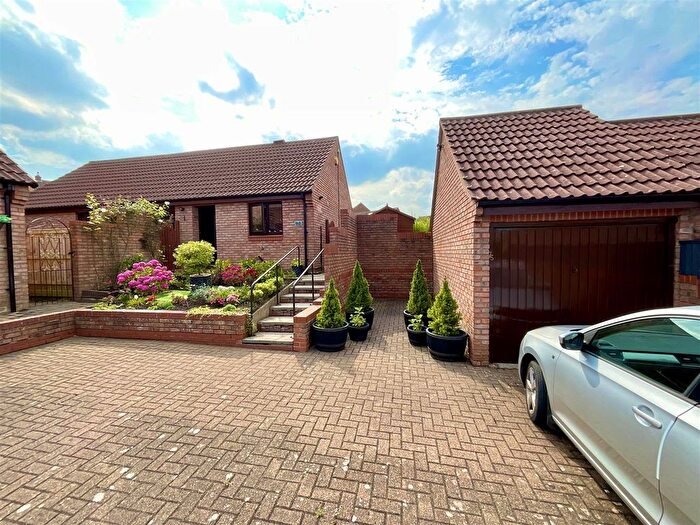 3 Bedroom Detached Bungalow For Sale In Hovingham Drive, Scarborough, YO12