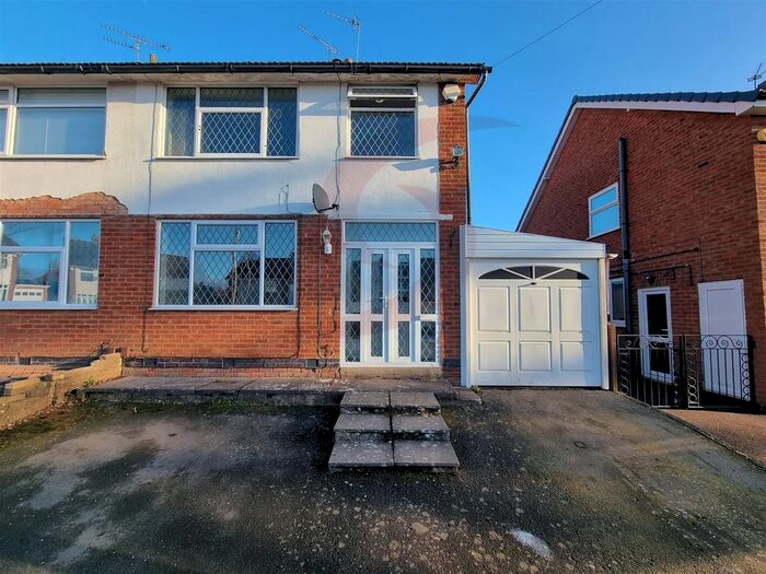 3 Bedroom Semi-Detached House To Rent In Kent Drive, Oadby, Leicester, LE2