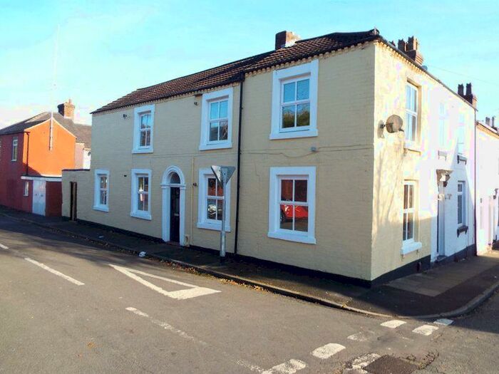 2 Bedroom Ground Flat To Rent In Boothenwood Terrace, Stoke-On-Trent, ST4