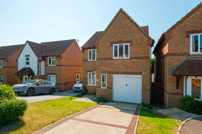 3 Bedroom Detached House For Sale In Mount Pleasant Close, Lyminge, CT18