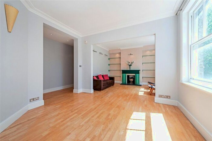 3 Bedroom Flat To Rent In Priory Mansions, Drayton Gardens, SW10