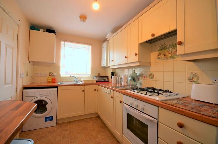 2 Bedroom Semi-Detached House To Rent In Greenfinch Close, Carisbrooke, PO30