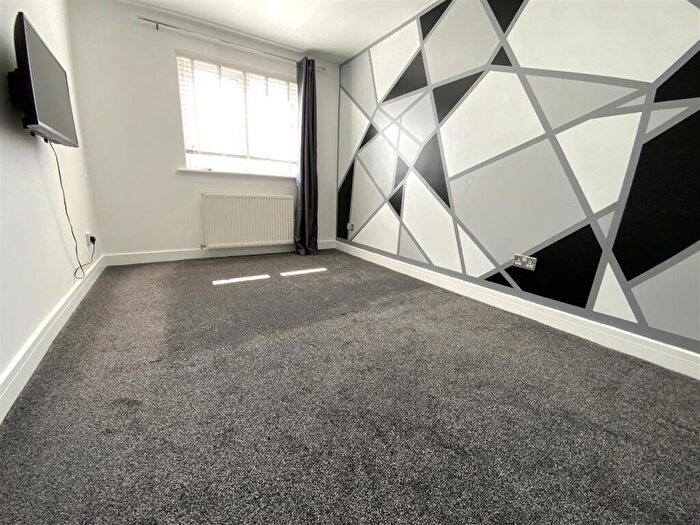 2 Bedroom Apartment To Rent In Easdale, St Leonards, East Kilbride, G74