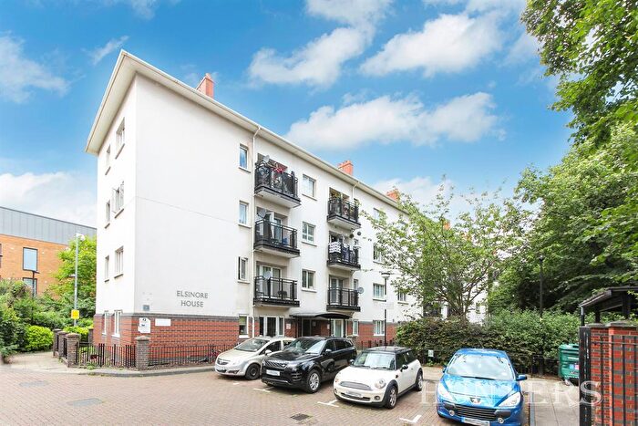2 Bedroom Apartment To Rent In Denmark Road, SE5