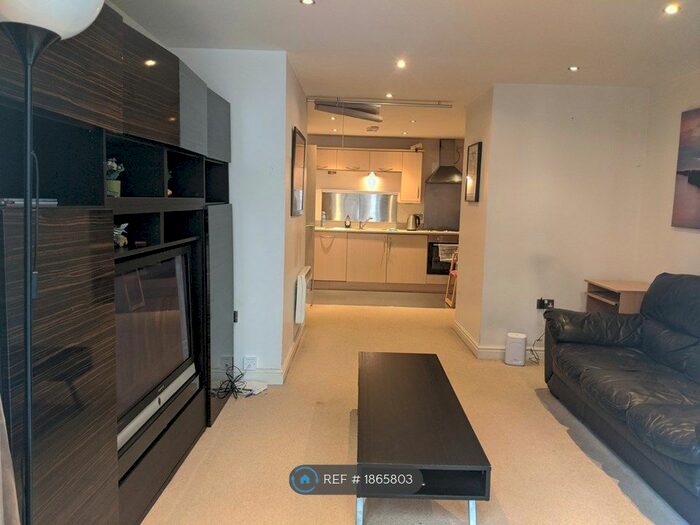 2 Bedroom Flat To Rent In The Bar, Newcastle Upon Tyne, NE1