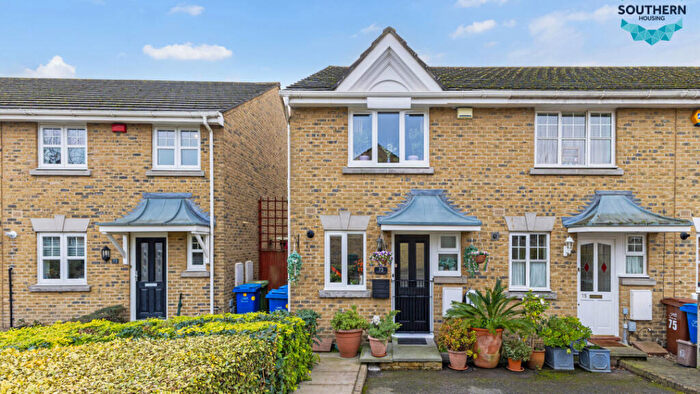 2 Bedroom House For Sale In Ann Moss Way, London, SE16