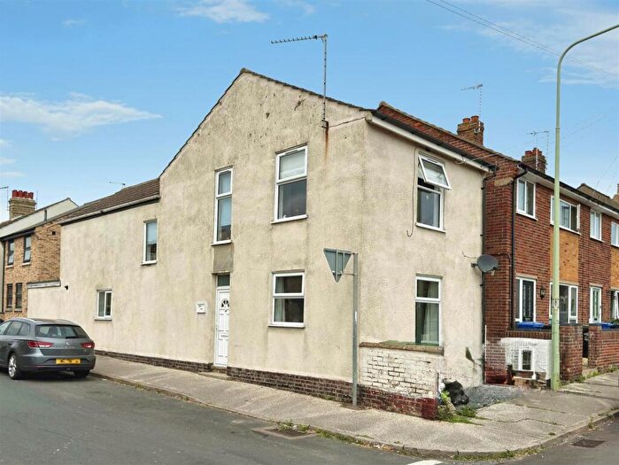 2 Bedroom Flat For Sale In Kendal Road, East Pakefield, Lowestoft, Suffolk, NR33