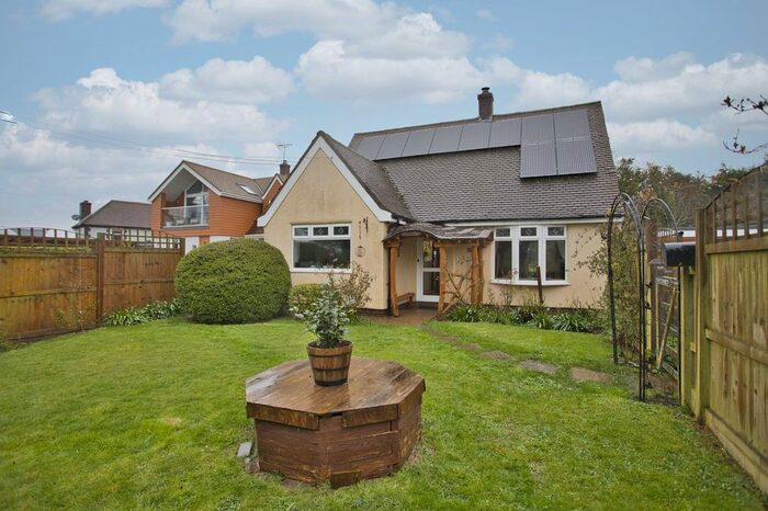 3 Bedroom Detached House For Sale In The Street, Swingfield, CT15