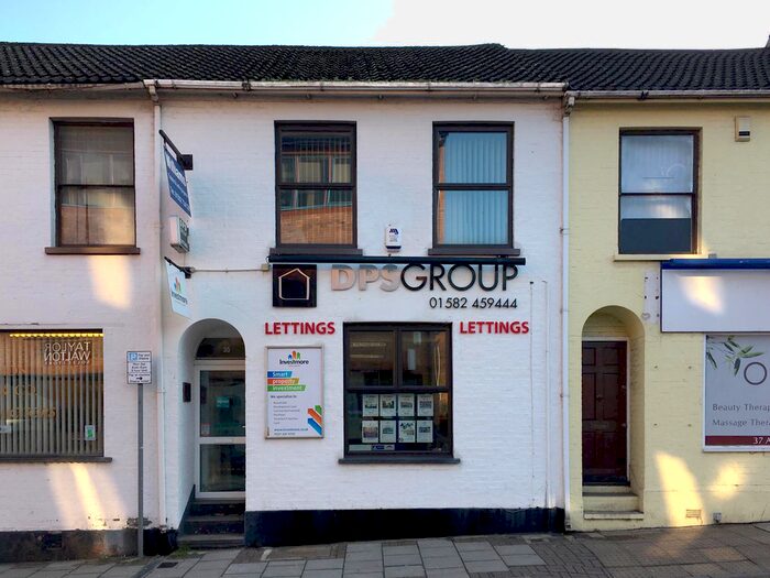 3 Bedroom Terraced House To Rent In Alma Street, Luton, LU1