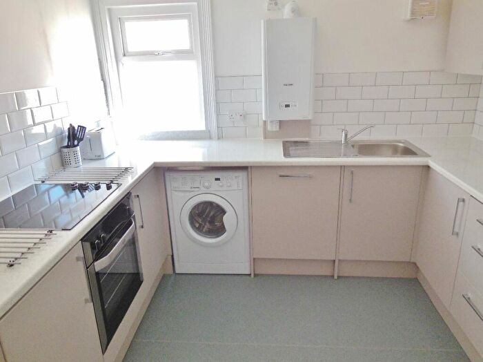 3 Bedroom Maisonette To Rent In Splott Road, Splott, Cardiff, CF24