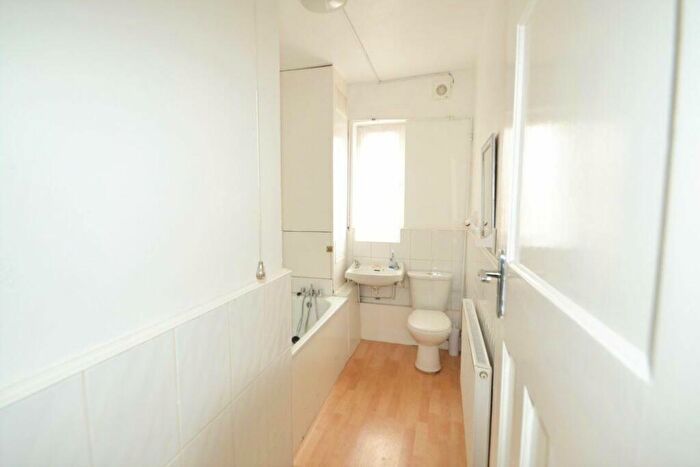 2 Bedroom Flat To Rent In All Souls Avenue Kensal Rise, NW10