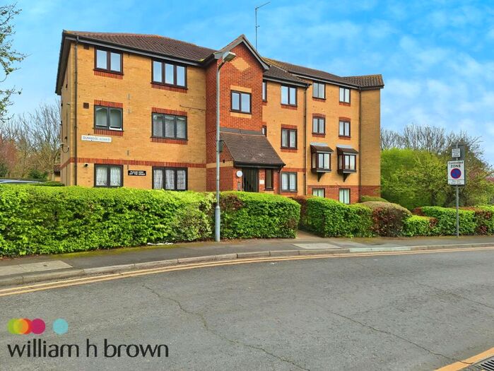 Flat To Rent In Linnet Way, Purfleet, RM19