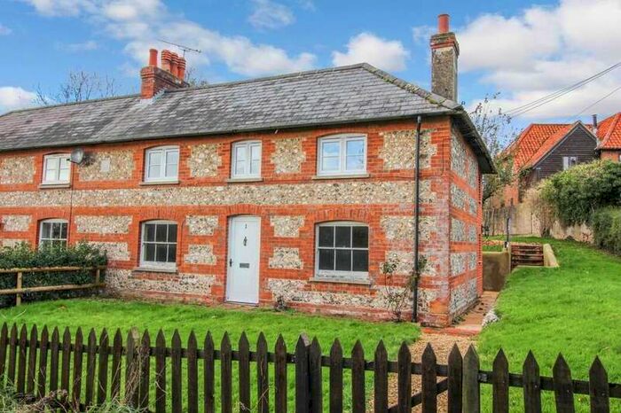 3 Bedroom Semi-Detached House For Sale In Upper Chute, Andover, SP11
