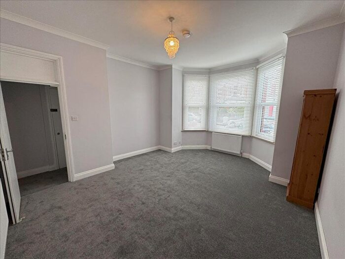 3 Bedroom Flat To Rent In Chandos Road, London, NW2