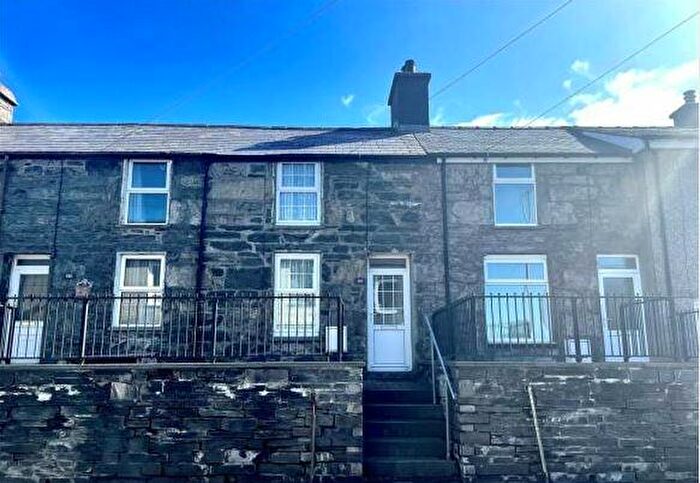 2 Bedroom Terraced House To Rent In High Street, Blaenau Ffestiniog, LL41