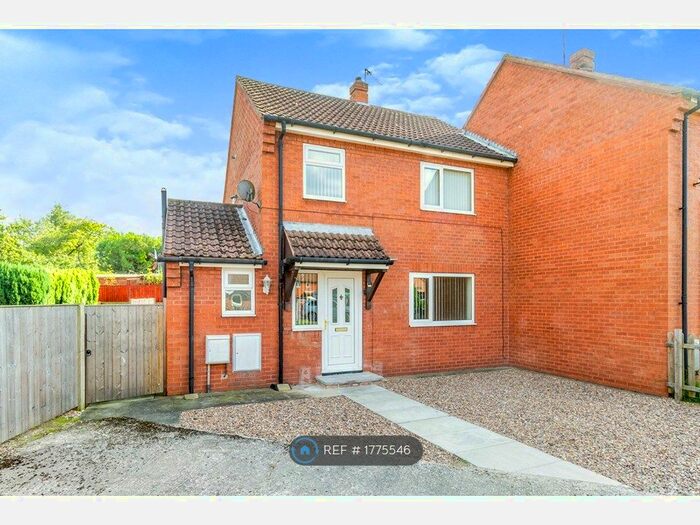 3 Bedroom End Of Terrace House To Rent In Lowfield Road, Barlby, Selby, YO8