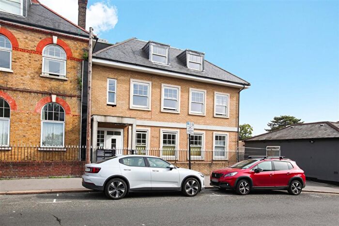 2 Bedroom Flat To Rent In Manor Road, London, SE25