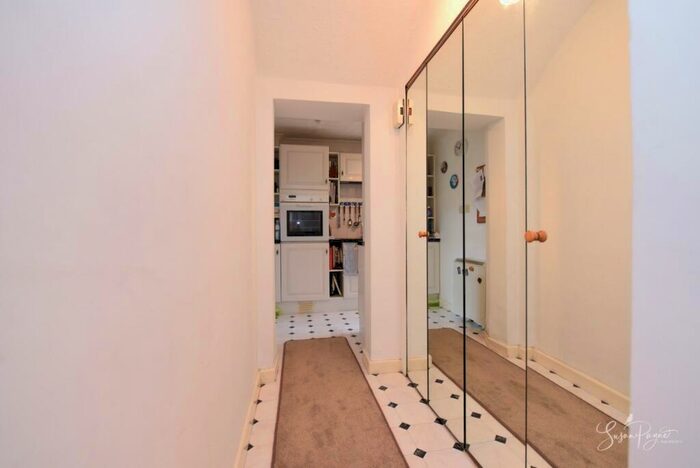 1 Bedroom Apartment For Sale In Spencer Road, Ryde, PO33