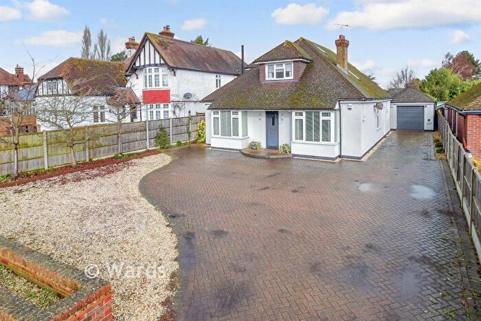 5 Bedroom Detached House For Sale In London Road, Newington, Sittingbourne, Kent, ME9