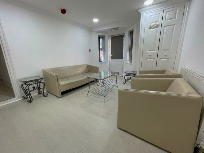 3 Bedroom Flat To Rent In Richmond Road, Cardiff, CF24