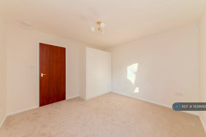 2 Bedroom Flat To Rent In Aran Drive, Stanmore, HA7