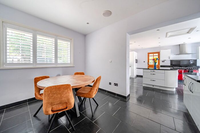 4 Bedroom Detached House For Sale In Reading Road North, Fleet, GU51