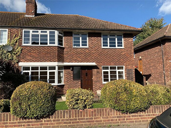 2 Bedroom Flat For Sale In Wilmer Close, Kingston Upon Thames, KT2