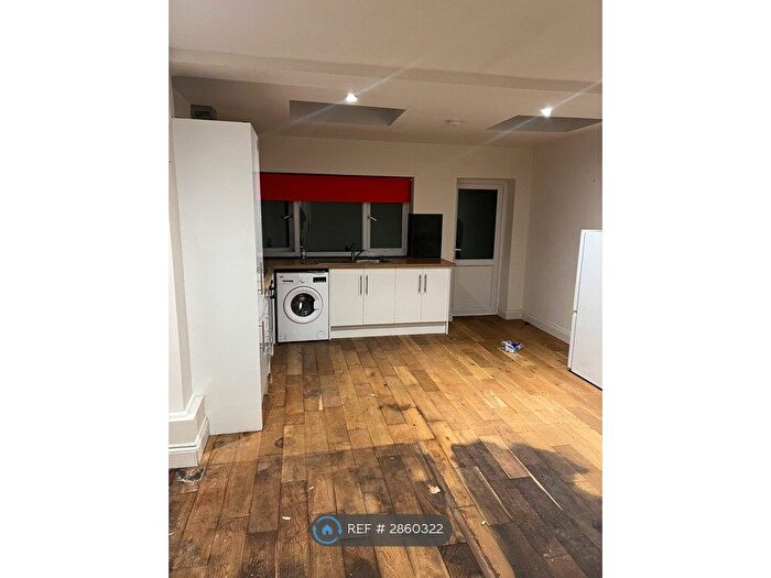 2 Bedroom Flat To Rent In Ground Floor, London, SE15