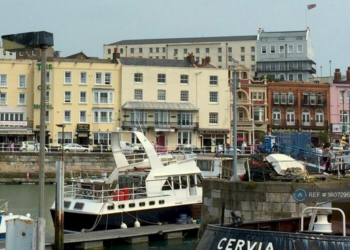 2 Bedroom Flat To Rent In Harbour Parade, Ramsgate, CT11