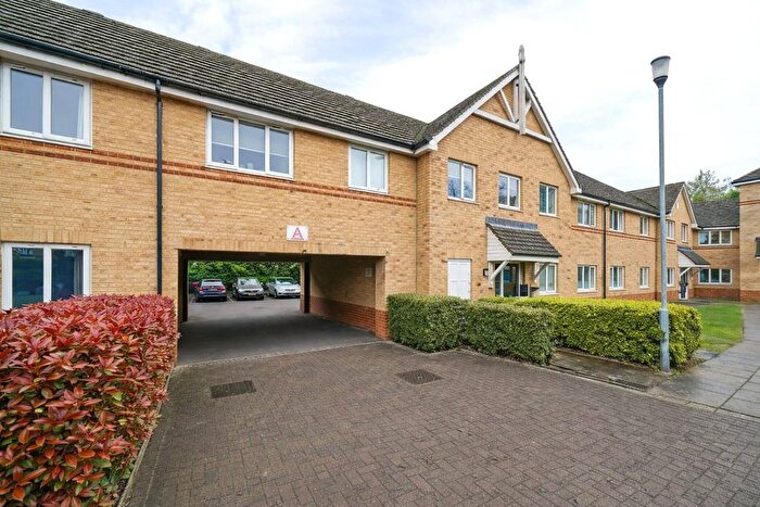 2 Bedroom Flat For Sale In Woodlands Close, Guildford, Surrey, GU1