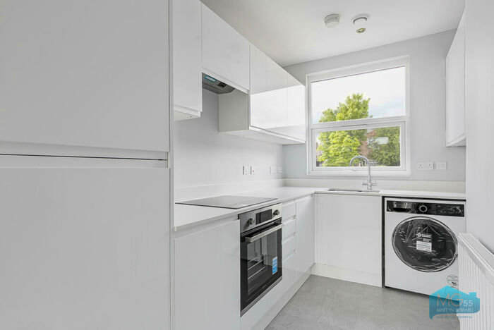 3 Bedroom Apartment To Rent In Glebe Road, Finchley, London, N3
