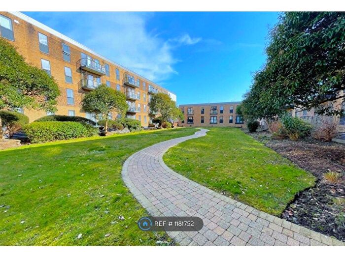 2 Bedroom Flat To Rent In Lawrie House, London, SW19