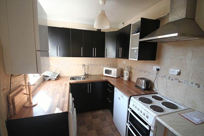 5 Bedroom Semi-Detached House To Rent In Cycle Road, Nottingham, NG7