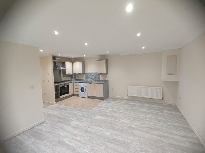 2 Bedroom Flat To Rent In Saunders Close, Ilford, IG1